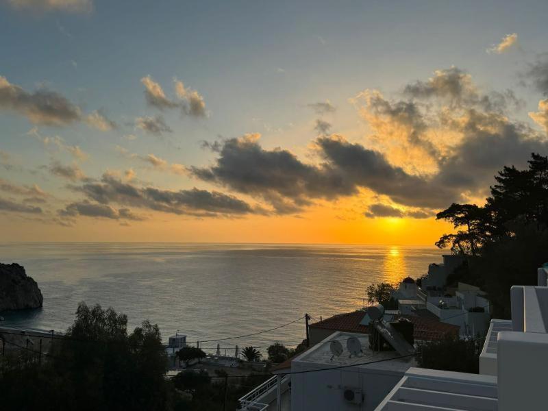 Enilion Luxury Suites Kyra Panagia Екстериор снимка