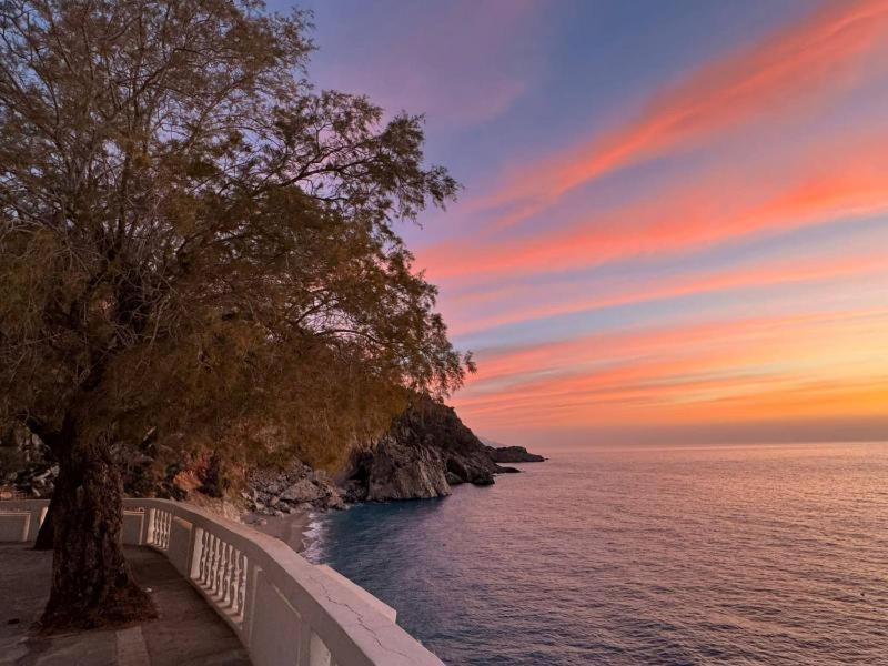 Enilion Luxury Suites Kyra Panagia Екстериор снимка