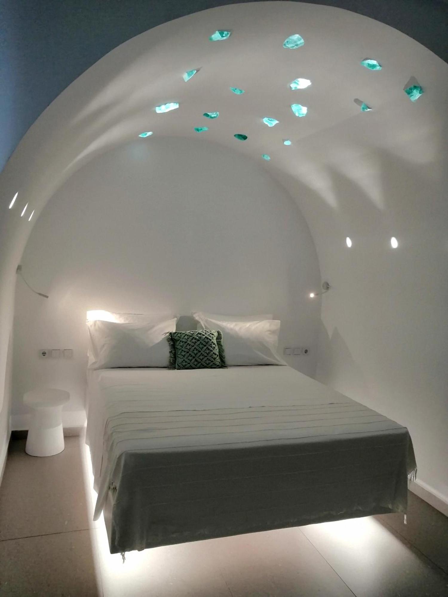 Enilion Luxury Suites Kyra Panagia Екстериор снимка
